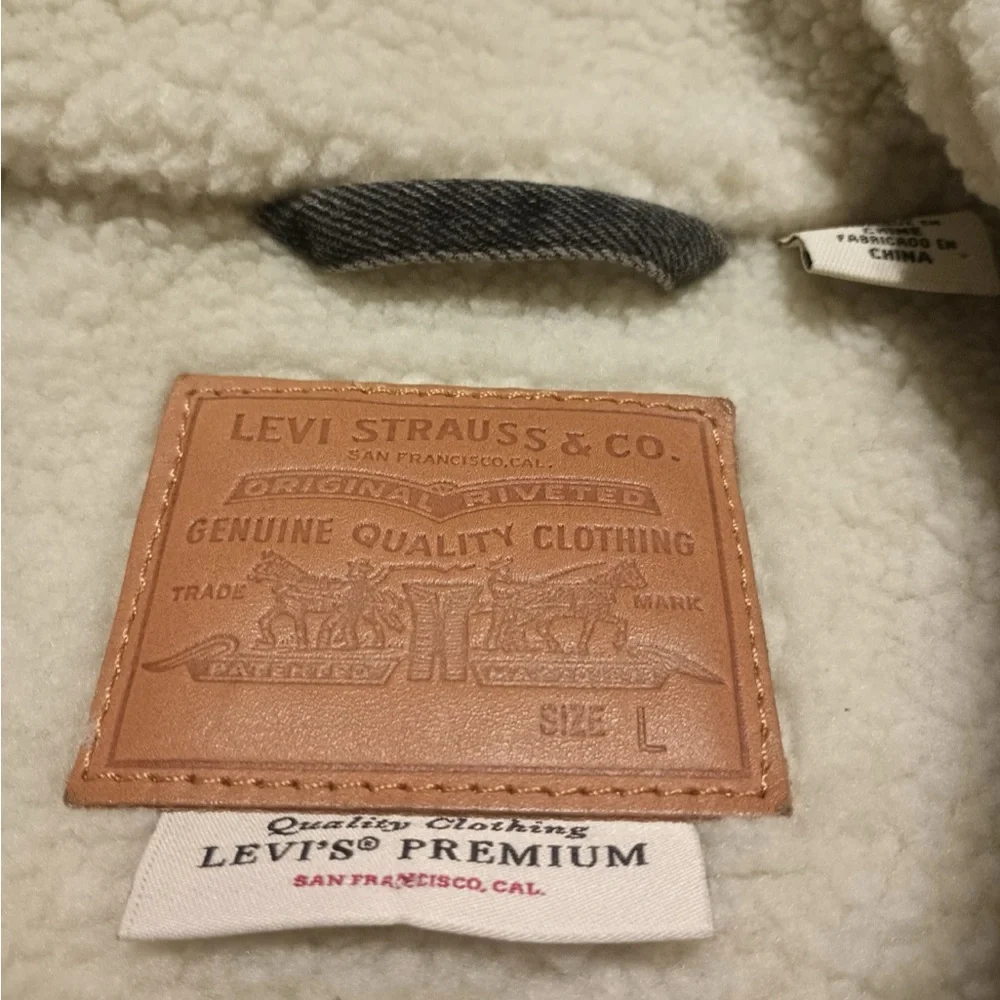 Black Denim Jacket with Sherpa Collar - Picture 4 of 7
